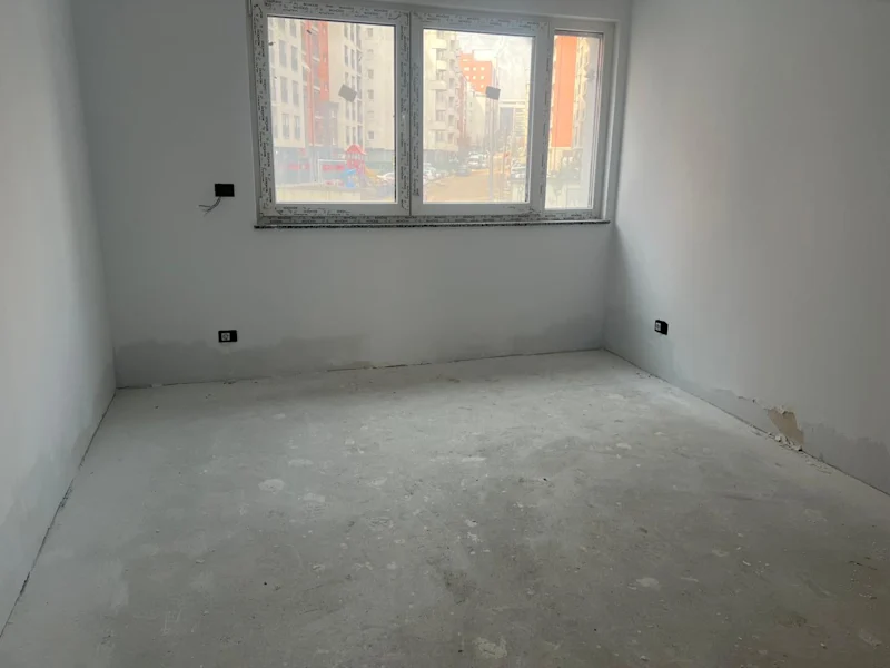 Shitet banesa me sipërfaqe 175 m², e vendosur në rrugën Muharrem Fejza. - Image 6