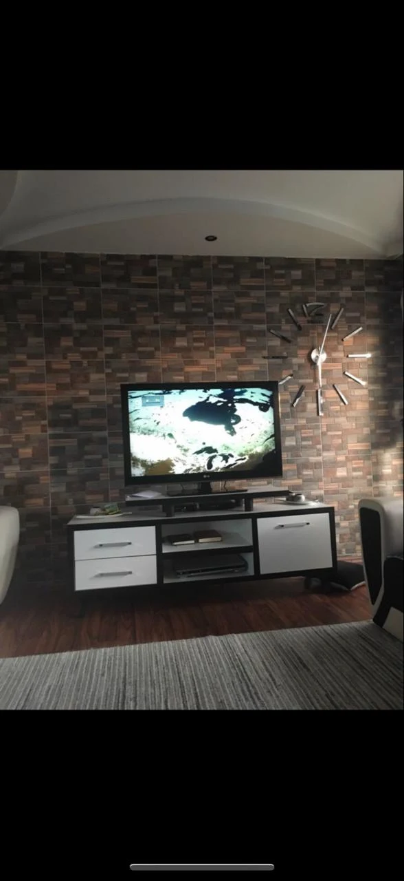 Ofrohet me qira kati i shtepise ne lagjen Vranjefc - Image 3