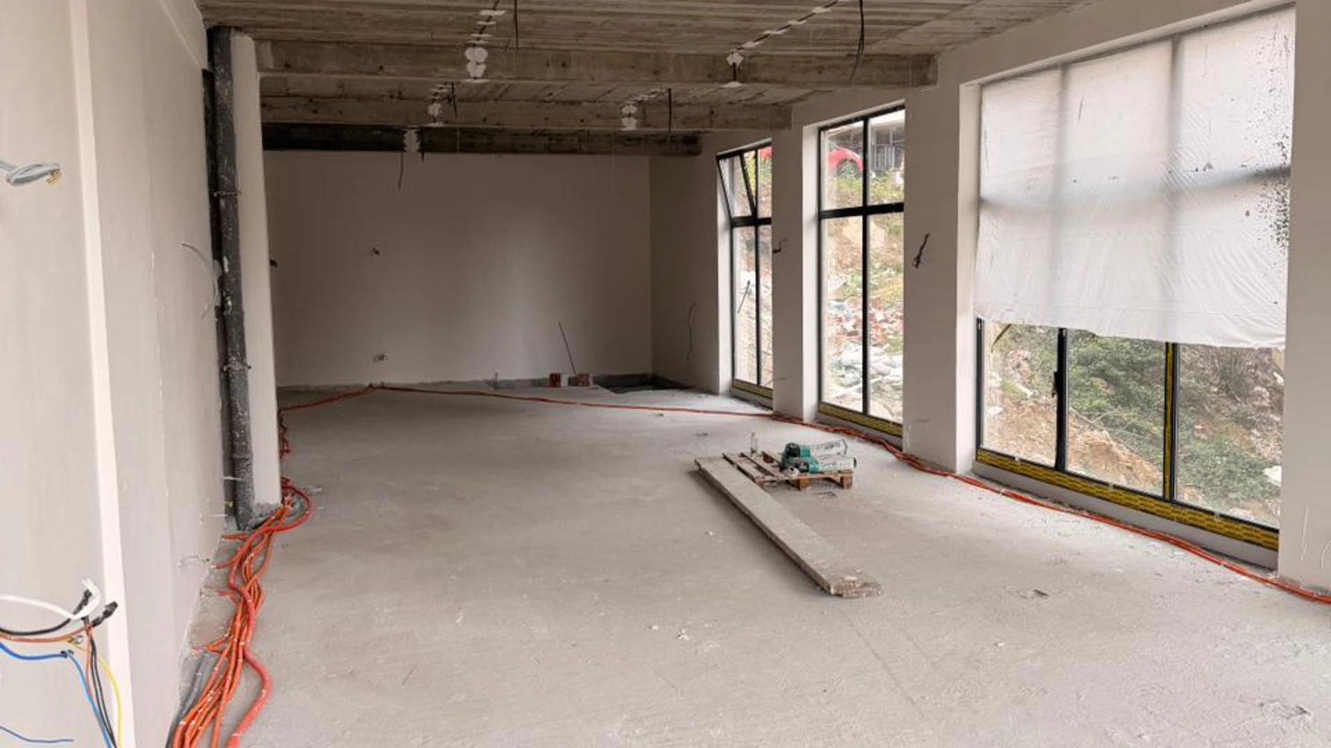 Lokal me QIRA – 216 m² | në Rrugën B - Image 1