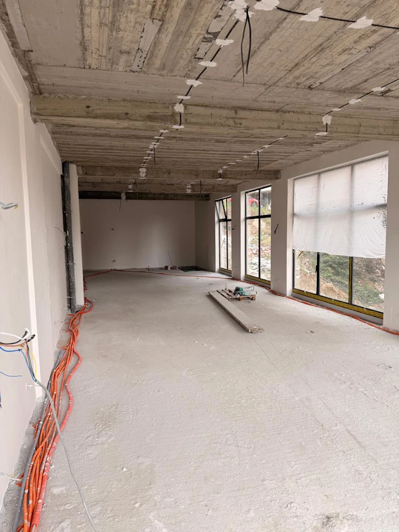 Lokal me QIRA – 216 m² | në Rrugën B - Image 1