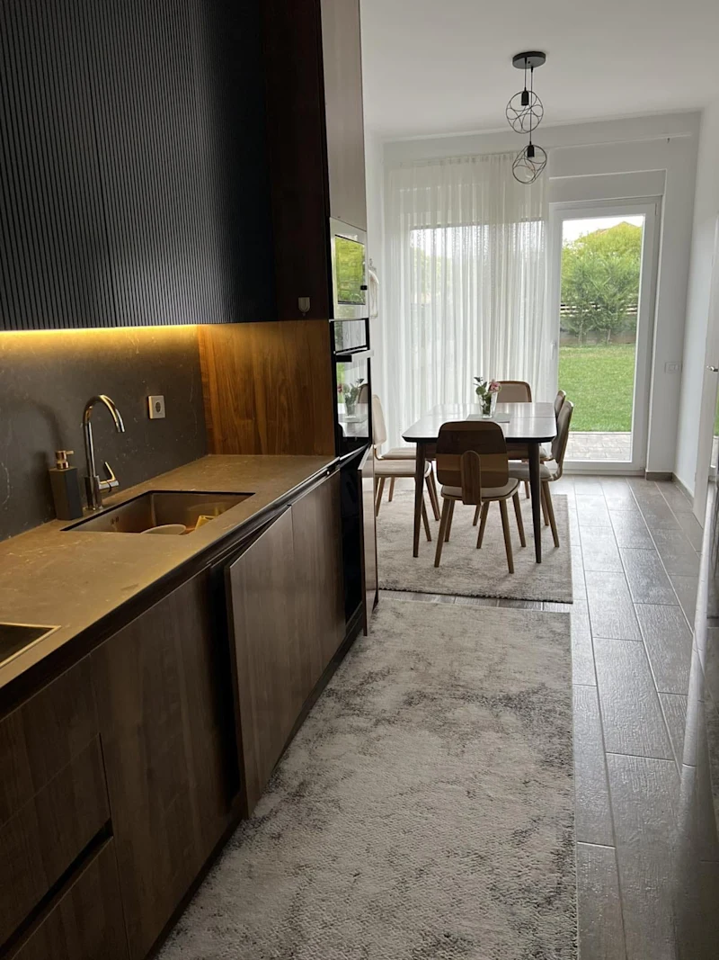 Jetë Premium në Veternik – Shtëpi e Mobiluar 300 m² në SHITJE - Image 3