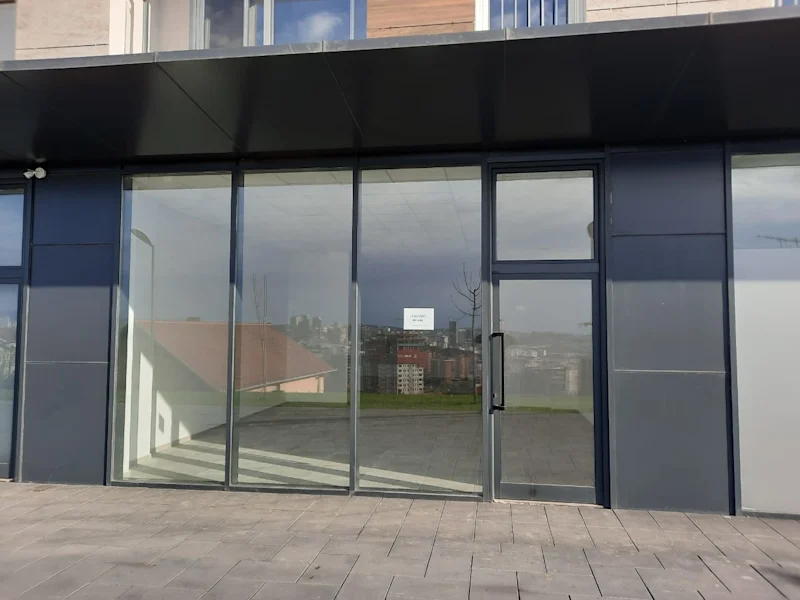 Commercial space of 75.6 m² for sale in Veternik, featuring a beautiful view of Prishtina. The space is suitable for various business activities. - Image 7