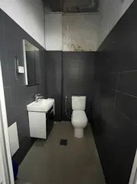 Ofrohet me qira lokal afarist prej 130 m² në Veternik, afër Hotel International Prishtina, në katin e parë. - Thumbnail 6
