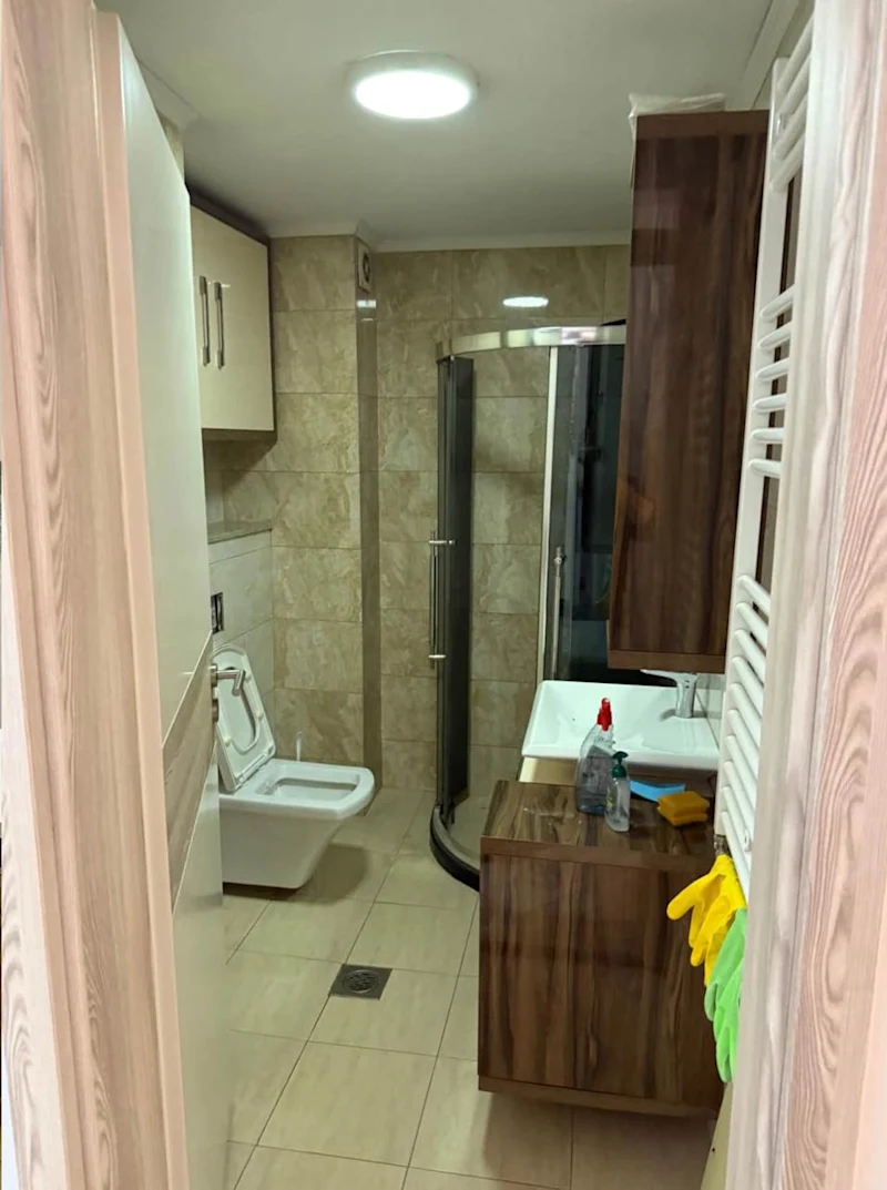 Ofrohet me qira Banesa 60m² me një dhomë gjumi në Tophane. - Image 4