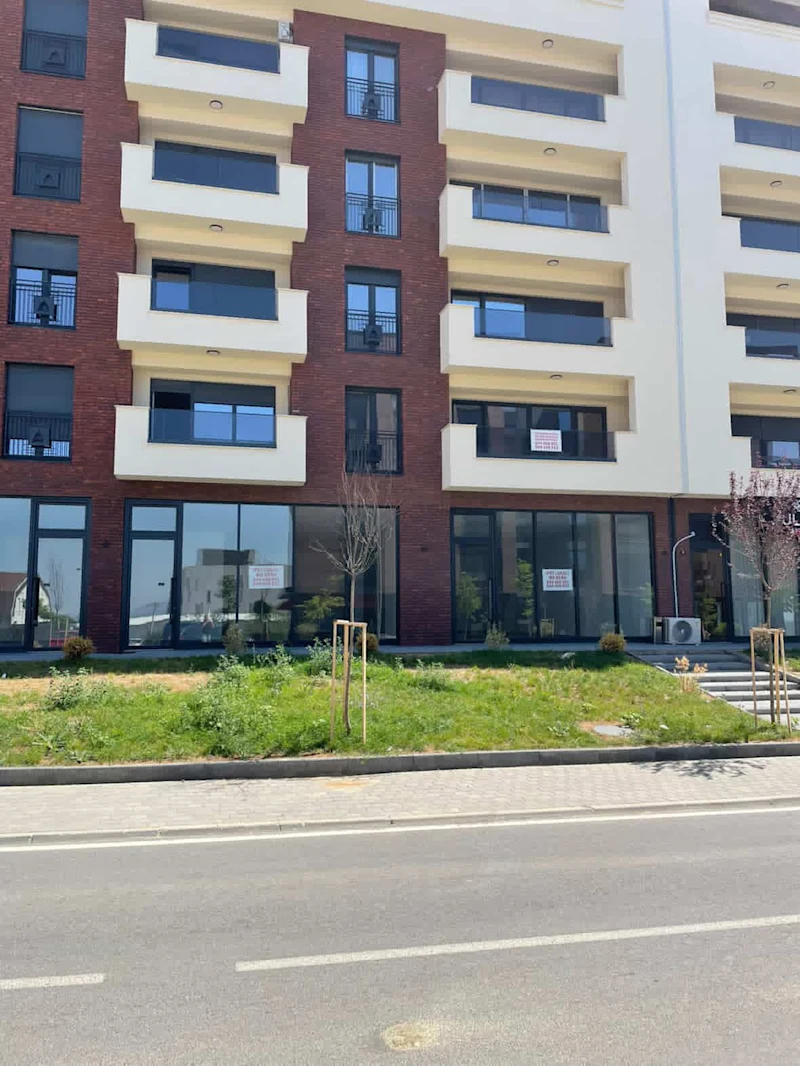 Commercial space for rent in the Dragodan neighborhood, near the new Municipality building. - Image 2