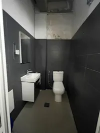 Ofrohet me qira lokal afarist prej 130 m² në Veternik, afër Hotel International Prishtina, në katin e parë. - Thumbnail 8