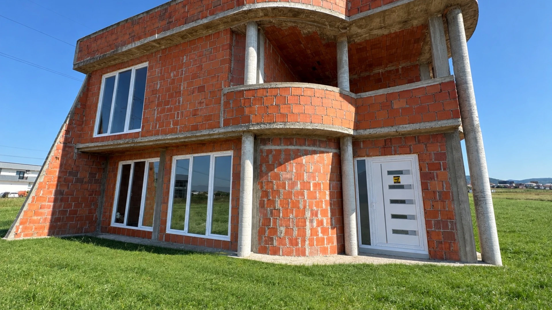 SHTËPI NË SHITJE – 200 m² - Image 1