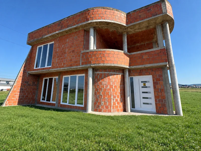 HOUSE FOR SALE – 200 m² - Image 1