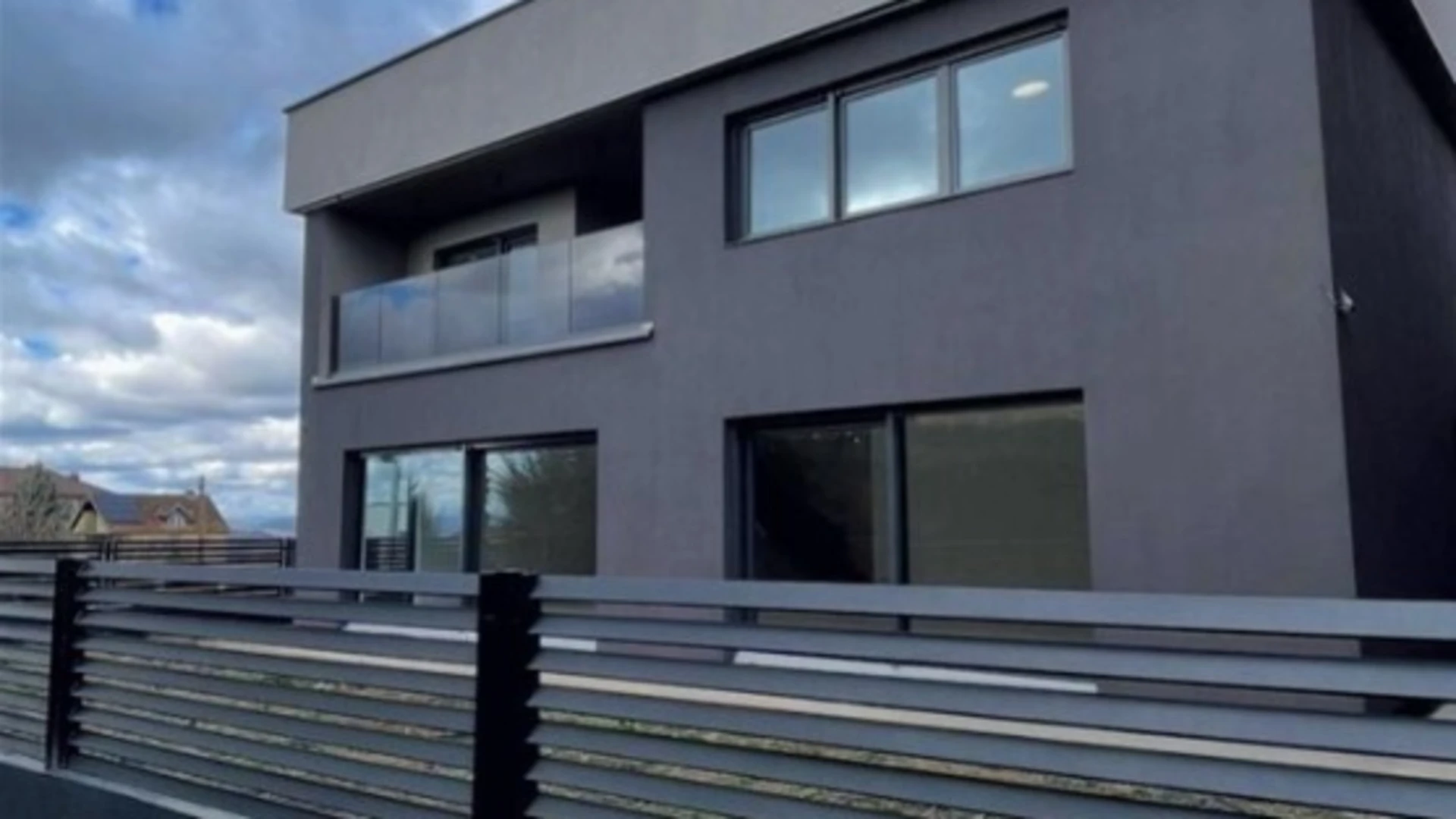 Shtëpi në SHITJE – 260 m² | Lagjja Qëndresa, Prishtinë - Image 1