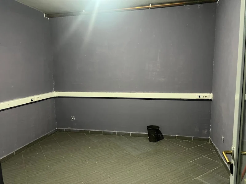 Commercial Space for Rent – 500 m² (1st Floor) & 400 m² (2nd Floor), Llapllasellë, Prishtina–Ferizaj Main Road. - Image 9