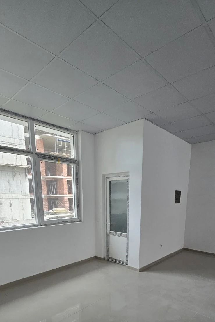 Shitet lokali 100.94 m² në Skenderaj, në një lokacion shumë të favorshëm, pranë shkollës fillore "Shaban Jashari". - Image 3