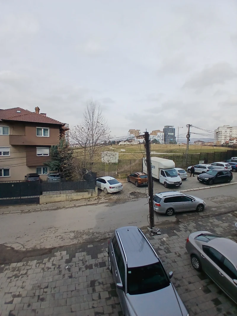 Ofrohet me qira ose për shitje lokali 110 m², i vendosur në Breg të Diellit. - Image 4