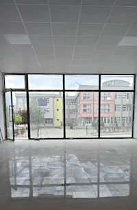 Shitet lokali 100.94 m² në Skenderaj, në një lokacion shumë të favorshëm, pranë shkollës fillore "Shaban Jashari". - Thumbnail 4