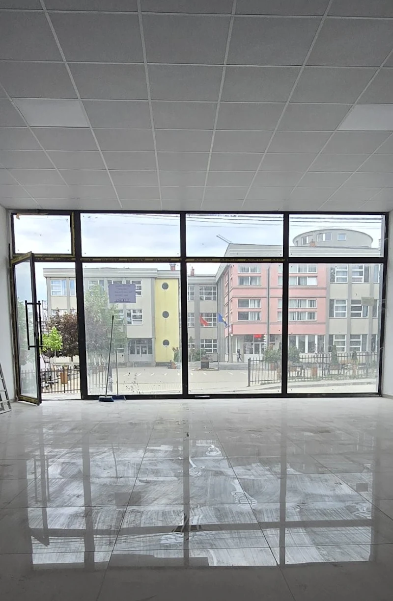 Shitet lokali 100.94 m² në Skenderaj, në një lokacion shumë të favorshëm, pranë shkollës fillore "Shaban Jashari". - Image 4