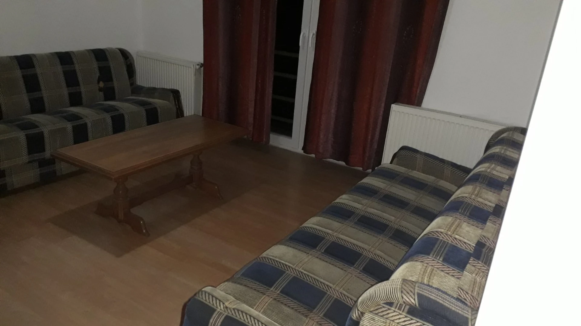 Floor for Students for Rent – 97 m² | Female Students Only, Near Model School 10, Prishtina - Image 1