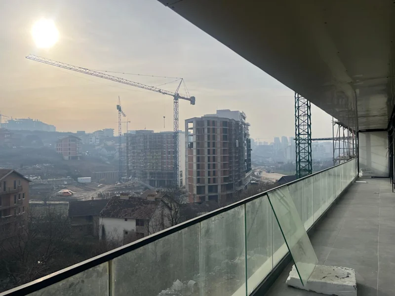 Shitet banesa me sipërfaqe 175 m², e vendosur në rrugën Muharrem Fejza. - Image 1