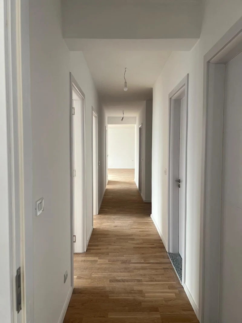 For sale: A modern apartment with a total area of 180 m², located on Muharrem Fejza Street. - Image 10