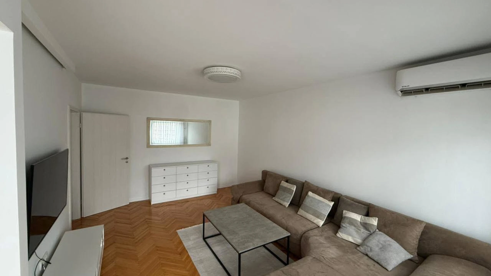 Apartment for rent in the Bregu i Diellit neighborhood, near the White Buildings - Image 1