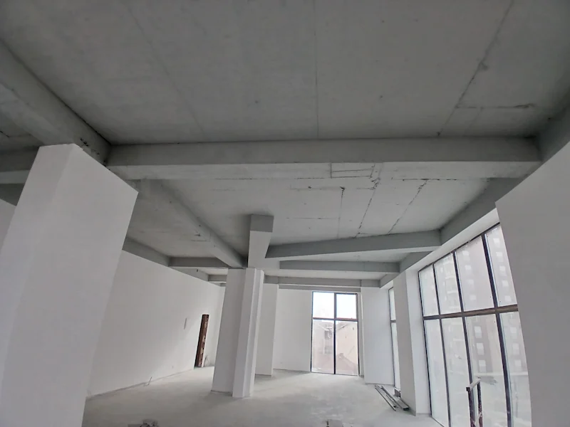 Ofrohet me qira ose për shitje lokali 110 m², i vendosur në Breg të Diellit. - Image 1