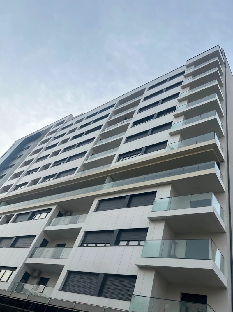 For sale: Apartment with a total area of 175 m², located on Muharrem Fejza Street. - Image 8