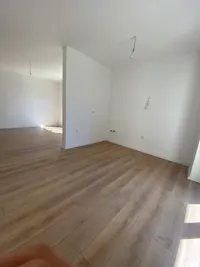 APARTMENT FOR SALE – 107 m² | BRESJE, DOKTORRI NEIGHBORHOOD | €800/m² - Thumbnail 4