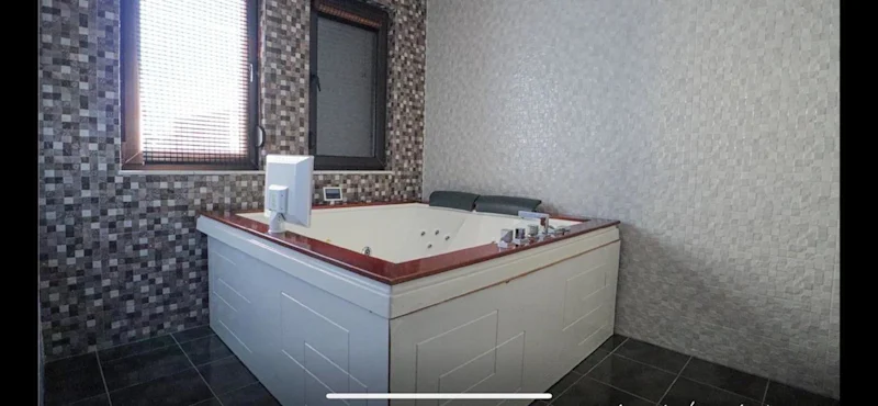 Shtëpi LUKSOZE në SHITJE – 320 m² në Lagjën Qendresa - Image 7