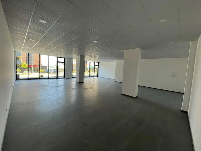 Commercial space for rent in the Dragodan neighborhood, near the new Municipality building. - Image 6