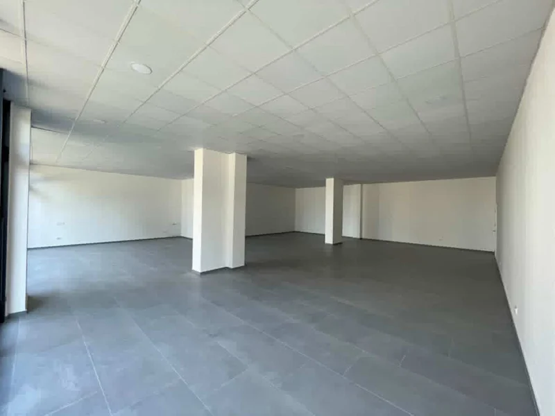 Commercial space for rent in the Dragodan neighborhood, near the new Municipality building. - Image 4