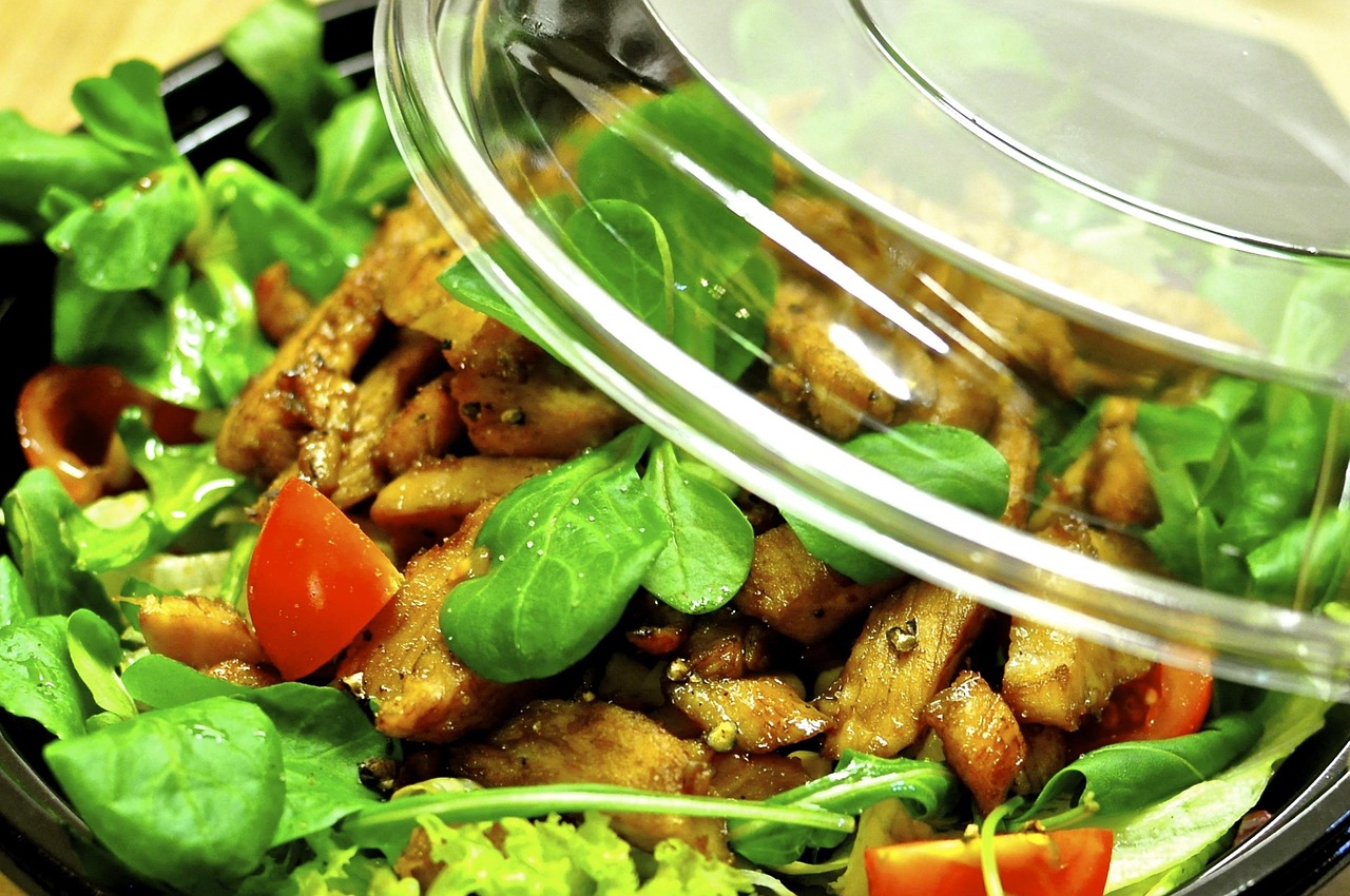 Image of a salad in a plastic container. Image by Andy Walther from Pixabay.