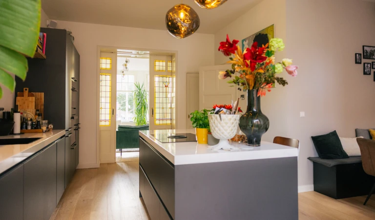 En-suite-indeling met de nieuwe keuken.