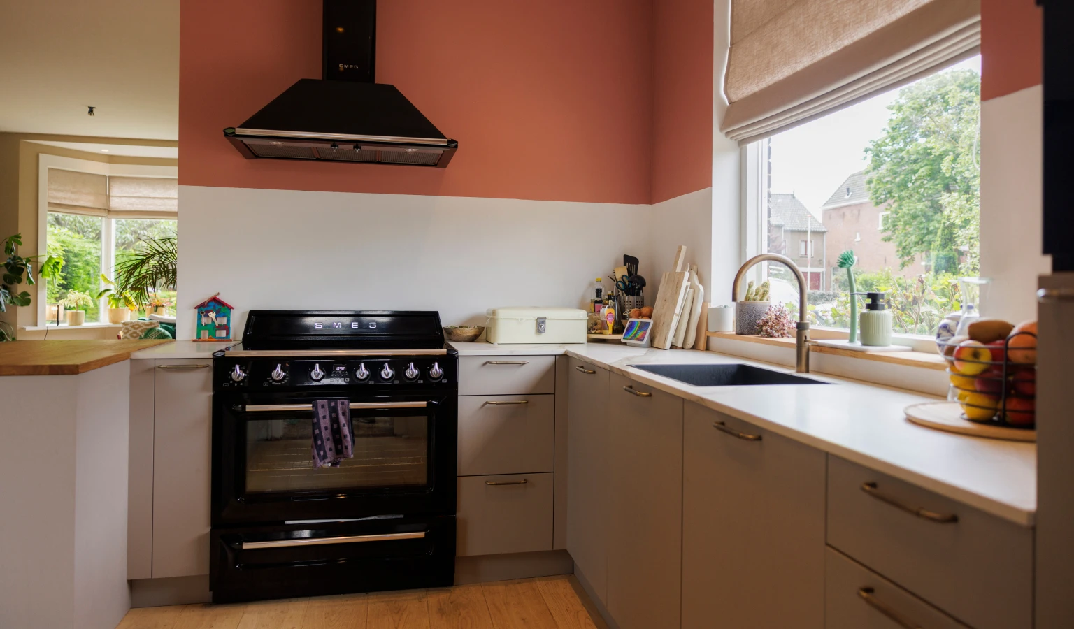 De nieuwe keuken in de kluswoning van Nanouk en Job in Sassenheim.