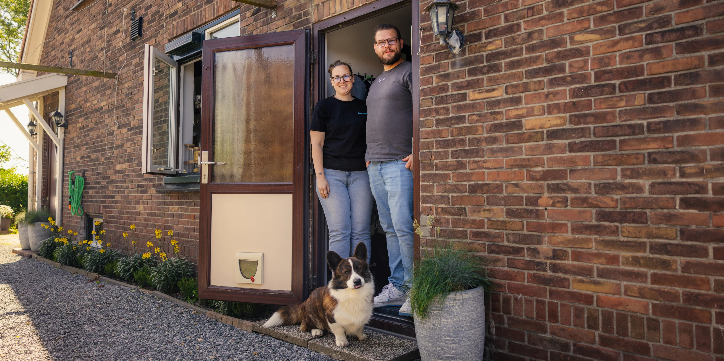 Lisa en Pascal uit Boesingheliede kochten hun twee-onder-een-kapwoning in 2020 voor 288.000 euro. Wat is de woningwaarde nu?