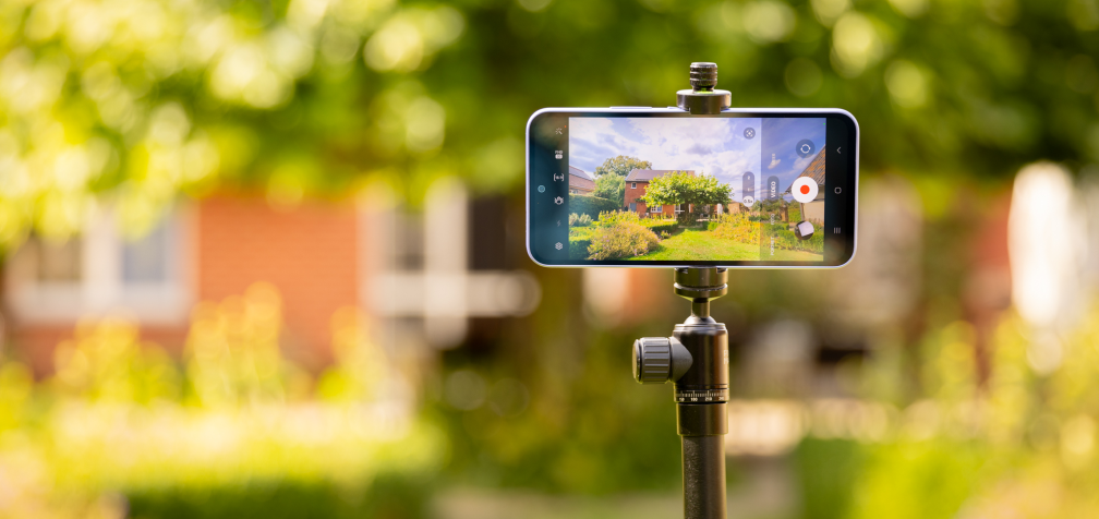 Riske De Vries van De Videomakers geeft tips en laat zien met welke instellingen je meer uit je telefoon haalt.