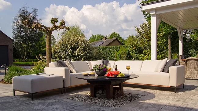 Gestoffeerde tuinbank en hoekbank voor buiten uit de UrbanSofa Outdoor collectie