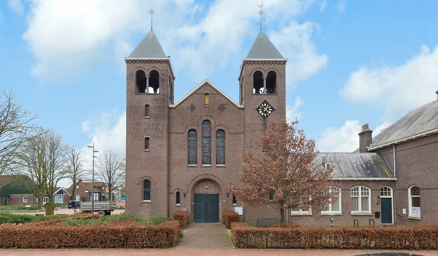 Kerk te koop.