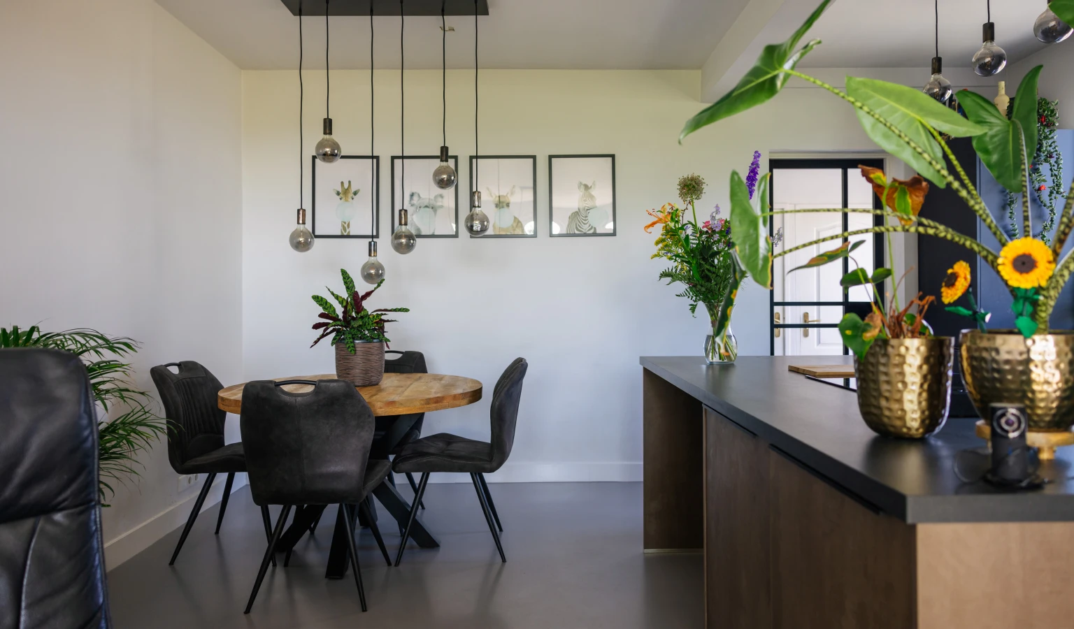 Lisa en Pascal hebben onder meer de vloer en de keuken vervangen in hun woning in Boesingheliede.