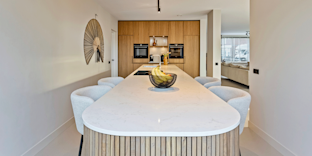 De keukentrends van 2026: warm, rond en natuurlijk