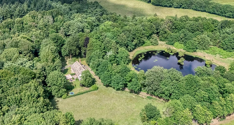 Dit huis in Wijster stond voor slechts 95.000 euro op Funda. Misschien wel het goedkoopste vrijstaande huis op Funda van 2025. Er zit wel erfpacht op.