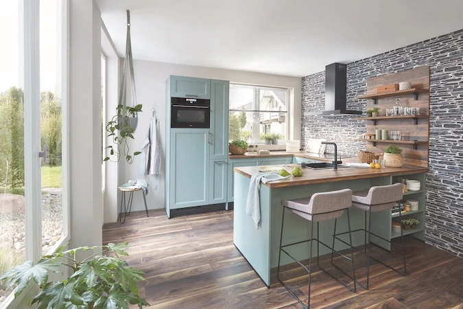 Lichtblauwe U-vormige keuken Reddy