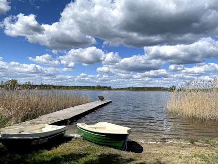 Dom Łabędź i Zielony Domek - współdzielona plaża z pomostem i łódkami do dyspozycji