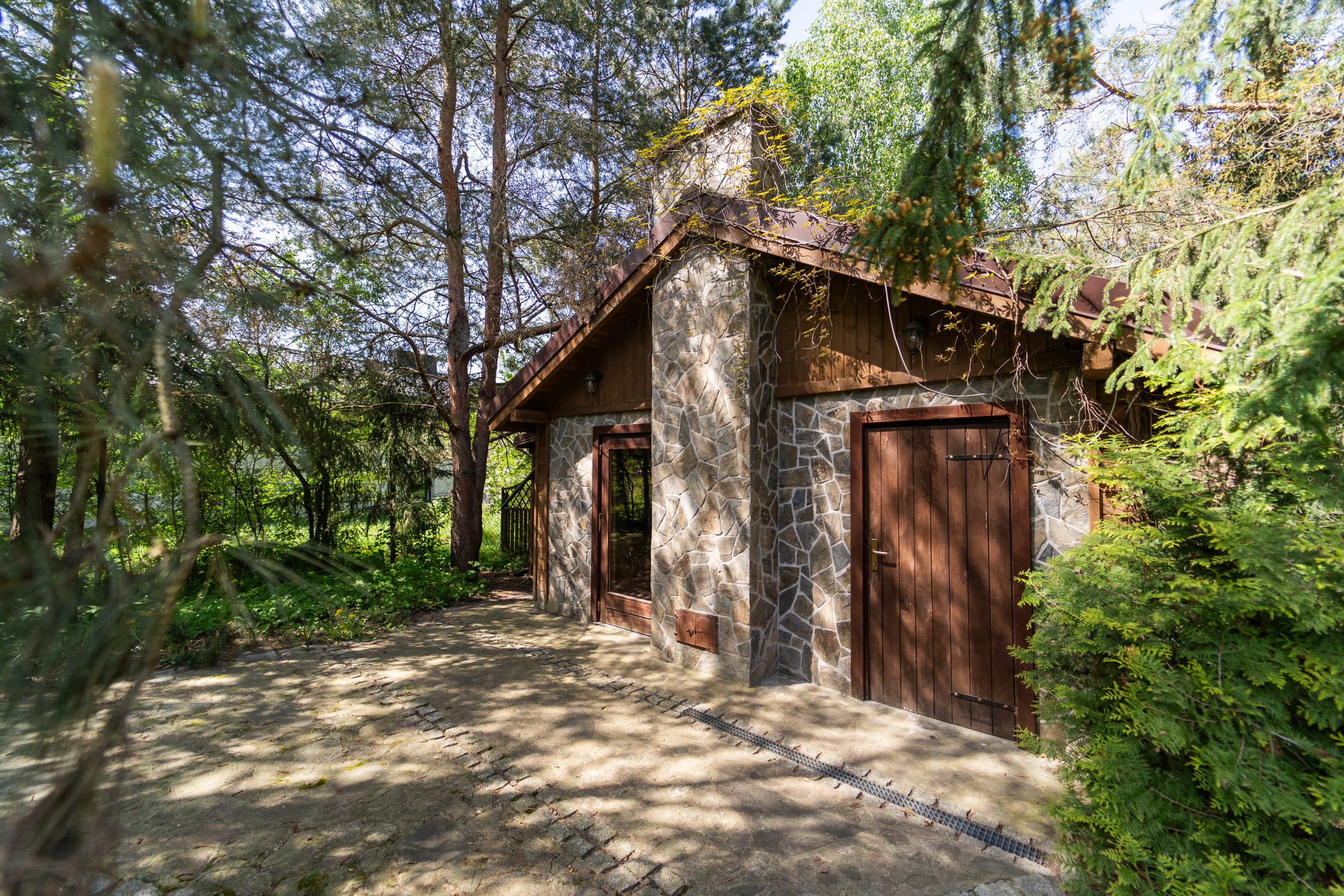 kuchnia letnia - widok z zewnątrz - Dom Łabędź