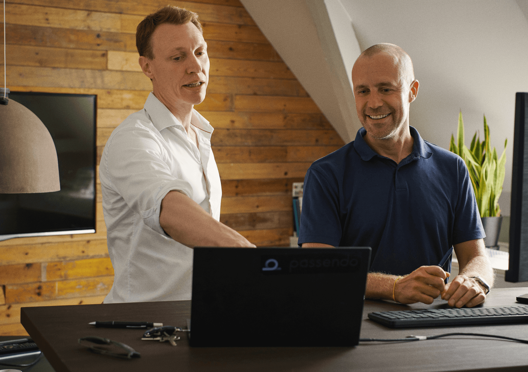 To mænd arbejder på et kontor - Kunde hos TDC Erhverv | Passendo, København