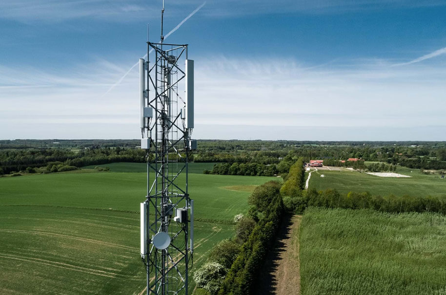 Mobilmast i naturen