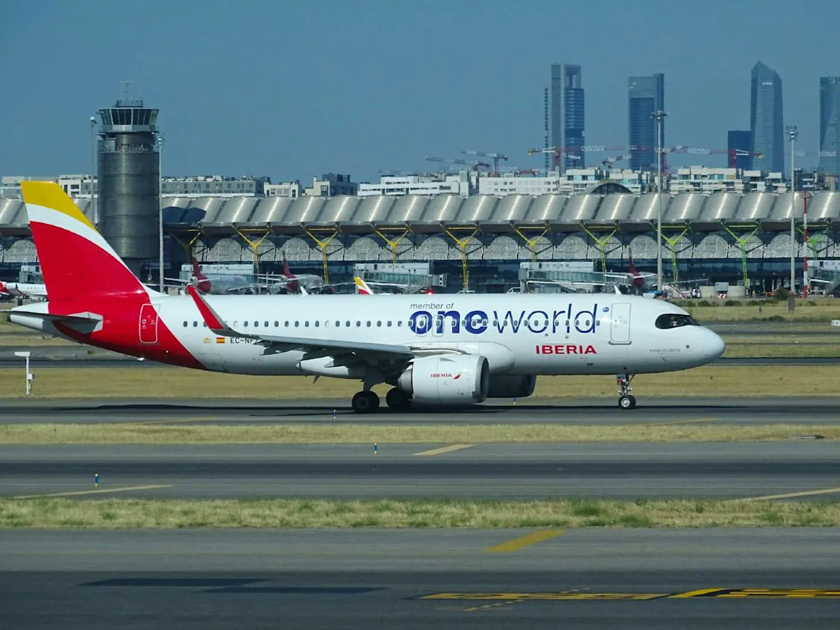 Oneworld alliance airline tails, illustrating the guide to Oneworld member airlines and awards.
