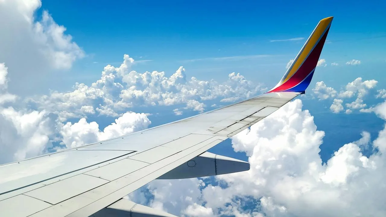 A Southwest aircraft paired with Bilt rewards, illustrating how to use Bilt points on Southwest flights.