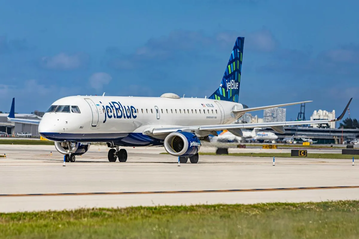 A JetBlue aircraft with points iconography, illustrating how much JetBlue TrueBlue points are worth.