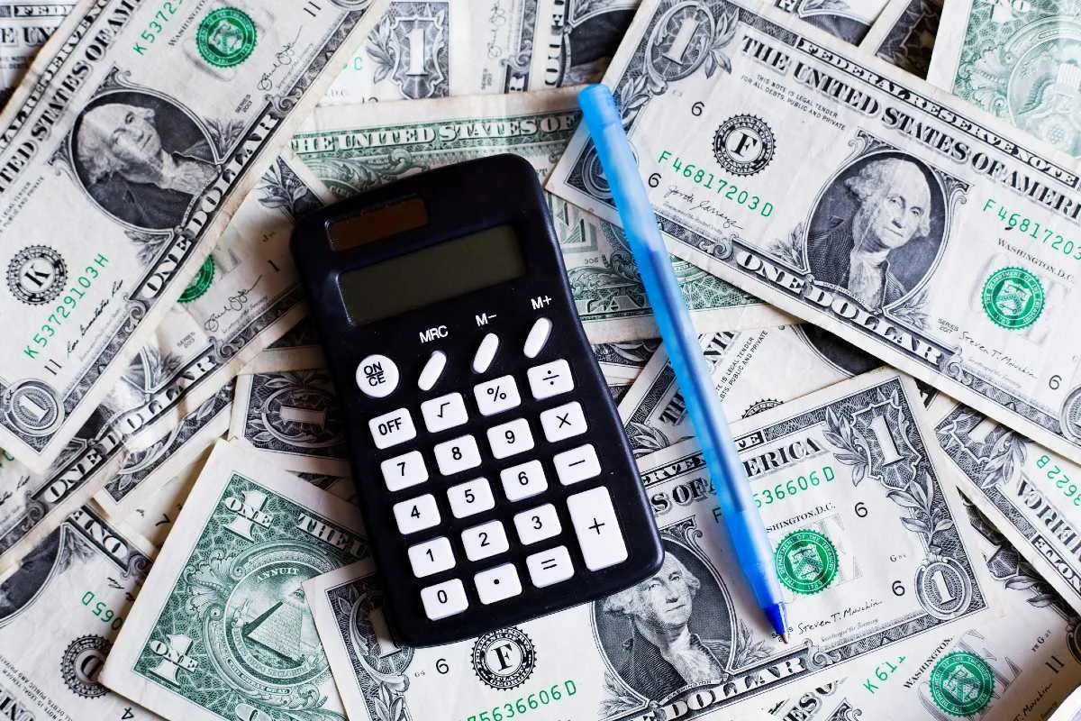 A calculator with points and a boarding pass, illustrating how to calculate the value of points and miles.