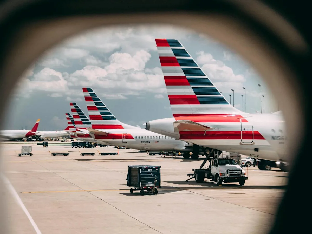 An American Airlines aircraft with an Amex card, illustrating how to book AA flights with Amex points.