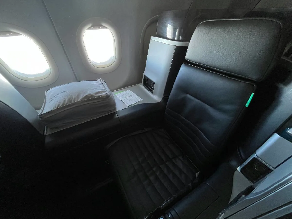 A JetBlue Mint lie-flat suite, illustrating how to book JetBlue Mint with points.