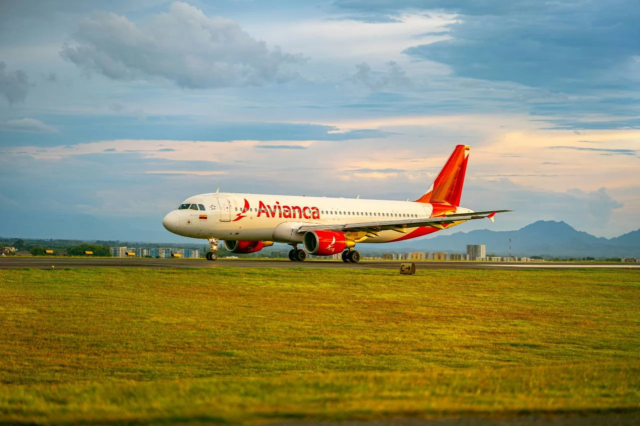 An Avianca aircraft, illustrating the complete guide to Avianca LifeMiles.